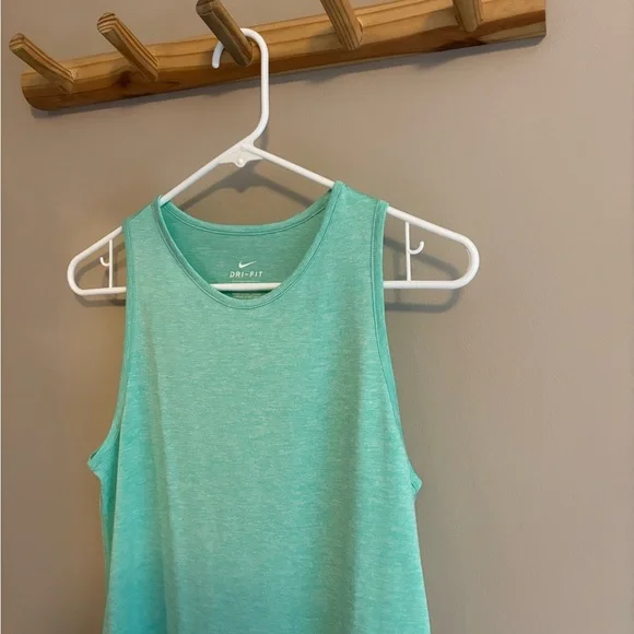 Women’s Green Nike Tank Top - Picture 2 of 4